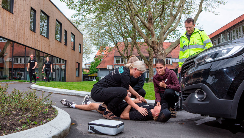 Bliv klar til ambulancebehandler uddannelsen på højskole